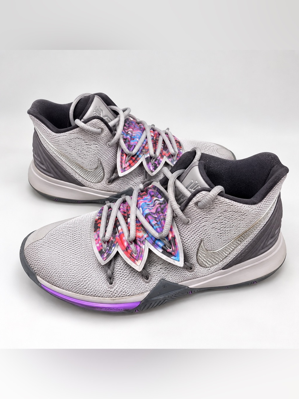 Nike Kyrie 5 GS Atmosphere Grey Graffiti AQ2456-001 Size 6Y Basketball Shoes